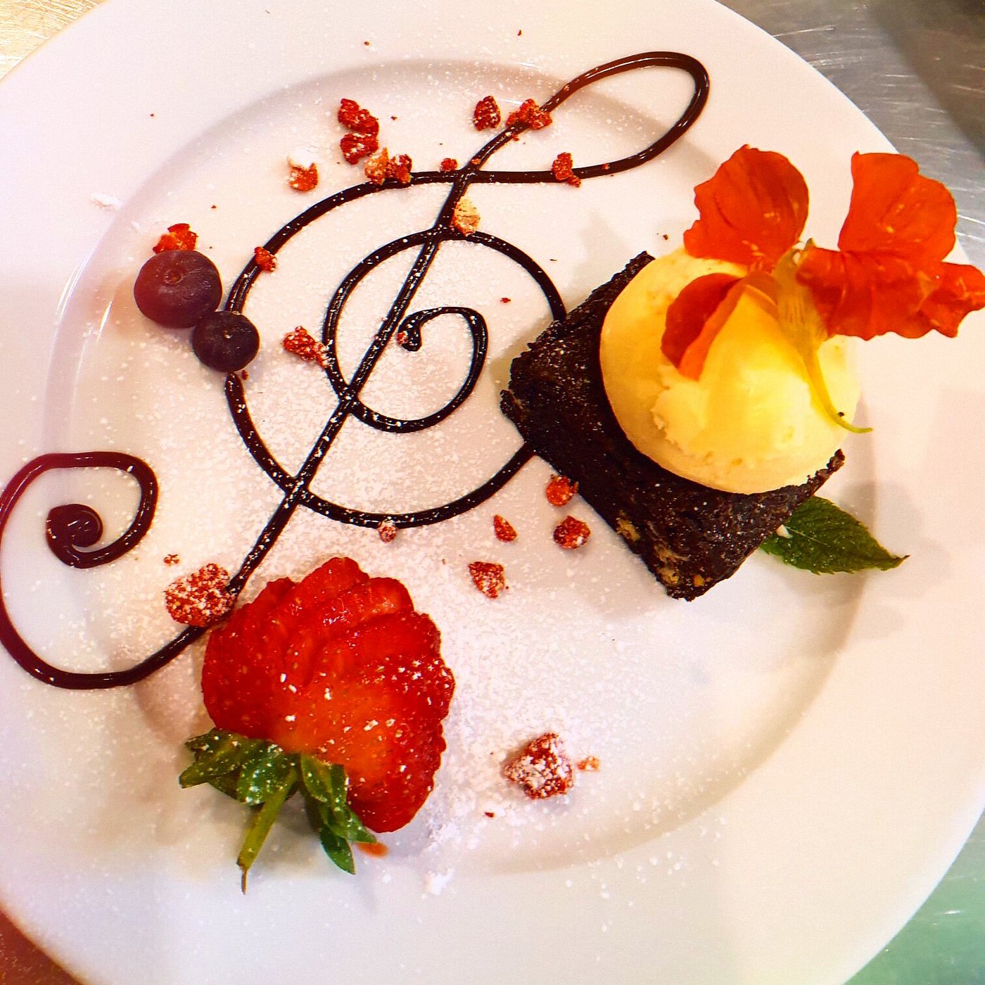 chocolate brownie with ice cream